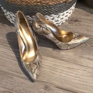 Nine West heels sz 7 gold/silver snake skin look